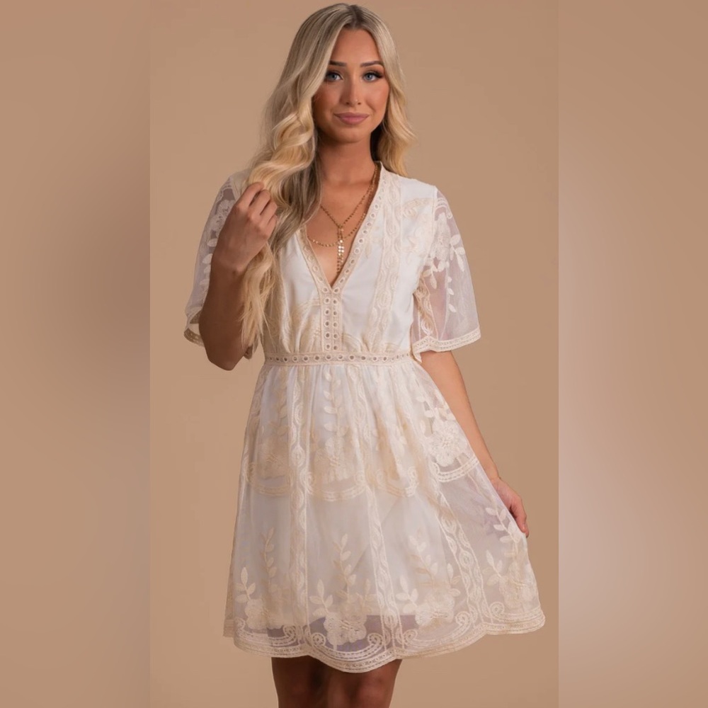 Light My Fire Cream Lace - Bella Ella Boutique, Size M.